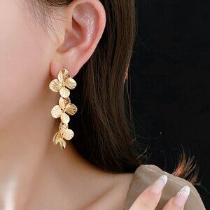 Golden flower earrings, light luxury niche design exquisite earrings